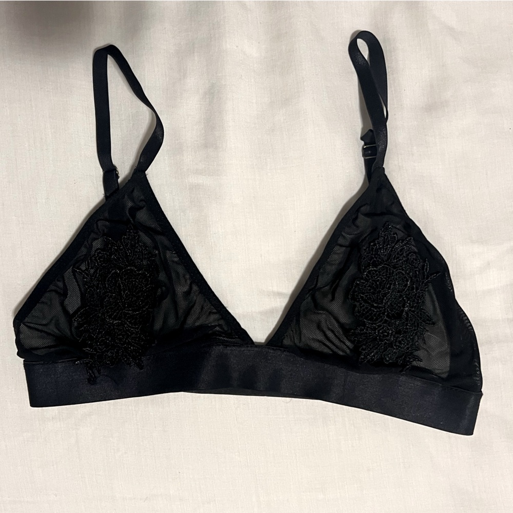 Mesh bralette with floral embroidery - black